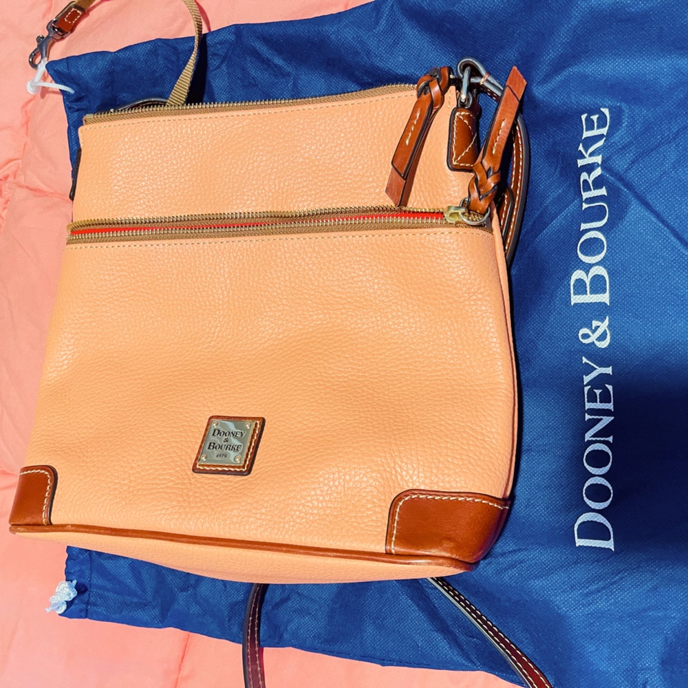 Dooney & Bourke crossbody *New*